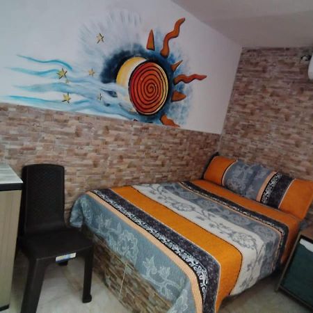 San Andres Vive Paradise Habitaciones Con Bano Privado A 80Mts De La Playa Principal Экстерьер фото